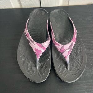 OOFOS OOlala Flip Flop - women 6 Camo Recovery Sandals